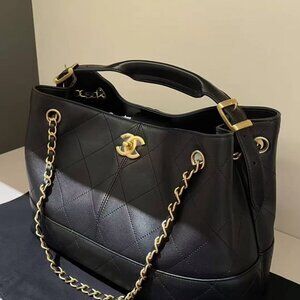 Classic CHANEL Bag: A Stylish and Versatile Choice for Elegance